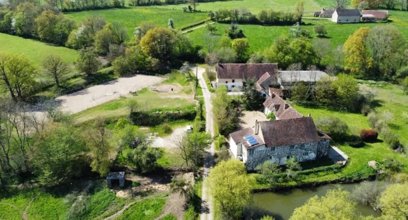 Ferme Equestre & Chambres D'Hotes Gateau Stables Proche Guedelon Saint-Amand-en-Puisaye Ngoại thất bức ảnh
